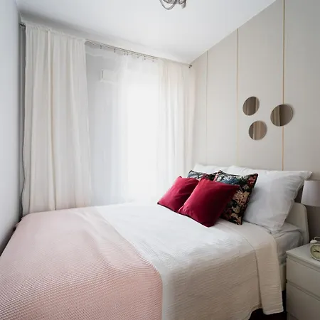 Big Old Town - 3 Rooms- 7 People-lift- Near Town Hall Apartment