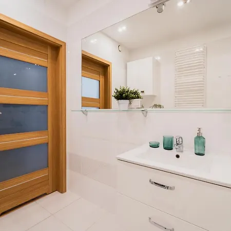 アパート Big Old Town - 3 Rooms- 7 People-lift- Near Town Hall ヴロツワフ