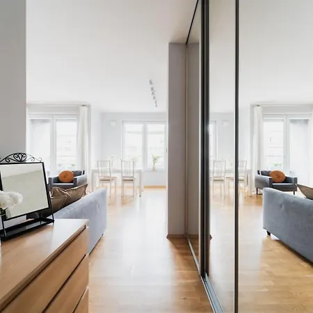 Big Old Town - 3 Rooms- 7 People-lift- Near Town Hall ヴロツワフ