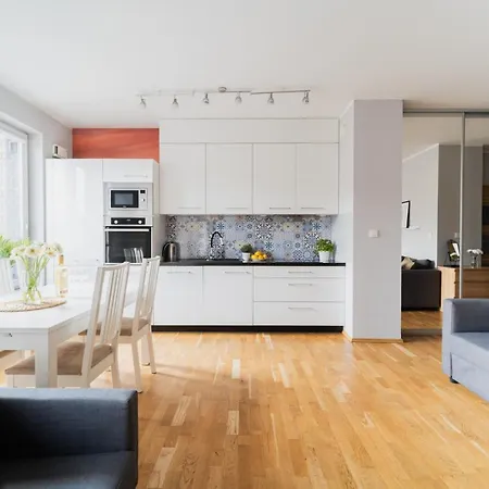 Daire Big Old Town - 3 Rooms- 7 People-lift- Near Town Hall Wroclaw